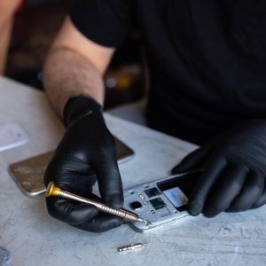 📱 SOS Smartphone Vitrolles : Votre Expert Réparation à Deux Pas de l'Étang de Berre
